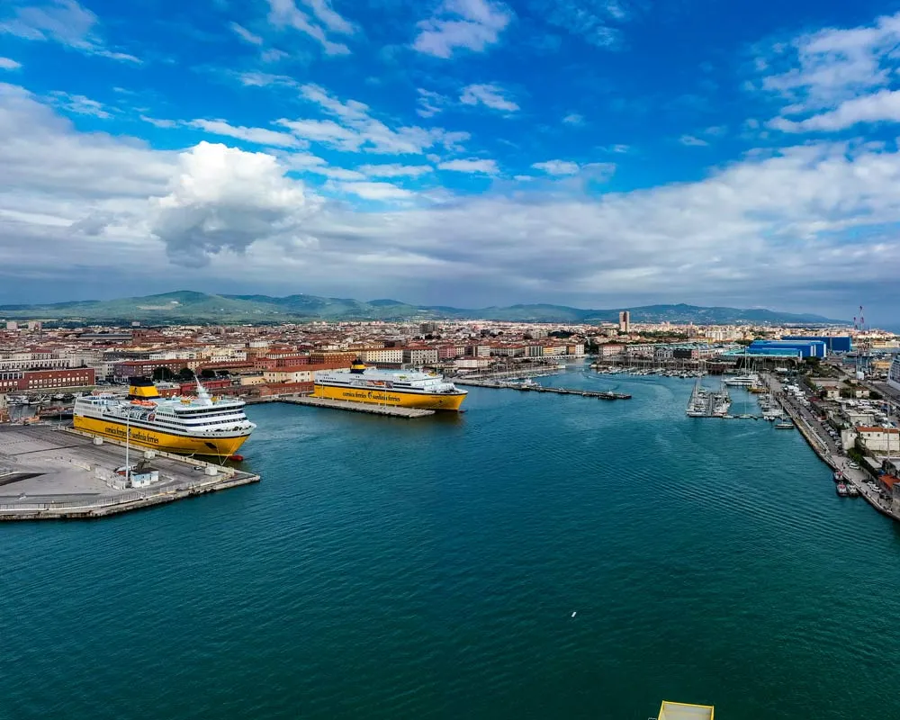 Livorno Port, marina in Livorno, Italy — photo 9