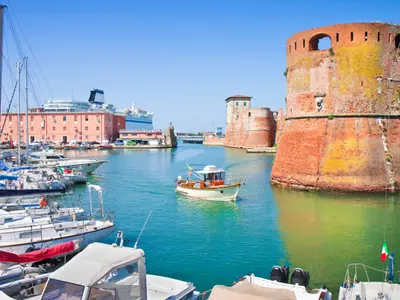 Livorno Port, marina in Livorno, Italy — photo 4