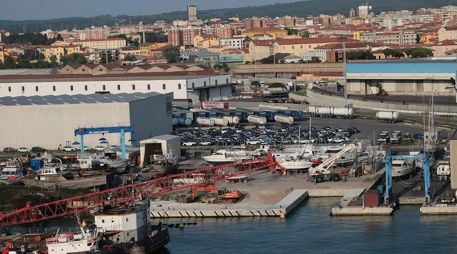 Livorno Port, marina in Livorno, Italy — photo 10