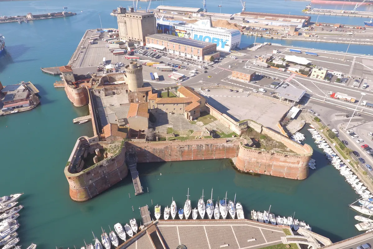 Livorno Port, marina in Livorno, Italy — photo 7