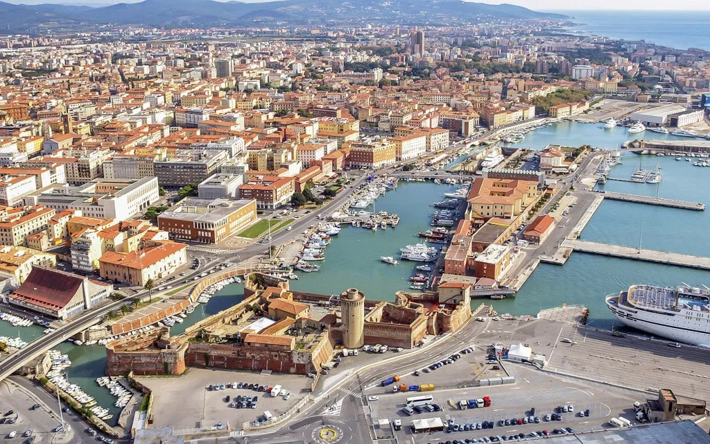 Livorno Port, marina in Livorno, Italy — photo 3