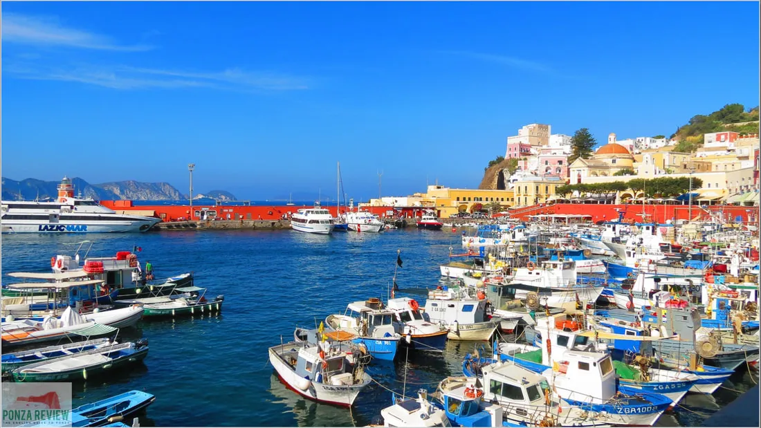 Porto di Ponza, marina in Ponza, Italy — photo 3