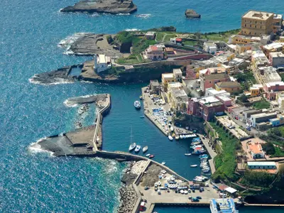 Ventotene Porto Vecchio Harbour, marina in Ventotene, Italy — photo 2