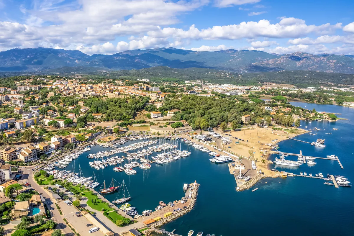 Ventotene Porto Vecchio Harbour, marina in Ventotene, Italy — photo 8