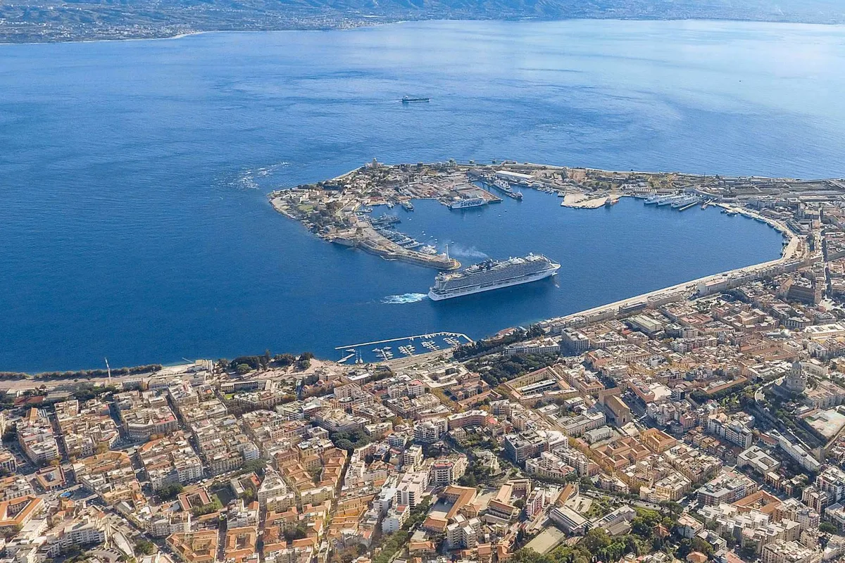 Porto di Levante, marina in Lipari, Italy — photo 5