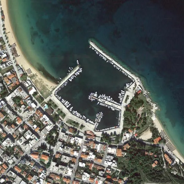 Manitsas Marine, marina in Nea Peramos, Greece — photo 3