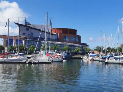 Lilla Bommen guest harbour, marina in Gothenburg, Sweden — photo 3