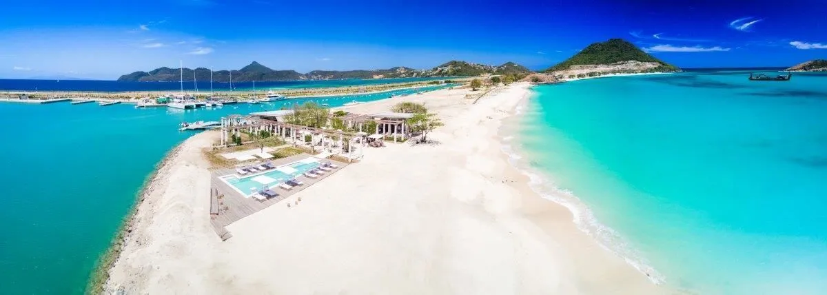 Beach Club (Glossy Bay Marina), marina in Charlestown, Saint Vincent and the Grenadines