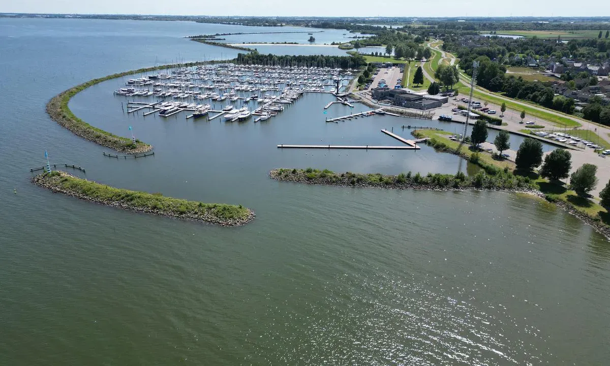 Oosterhaven, marina in Medemblik, Netherlands — photo 4