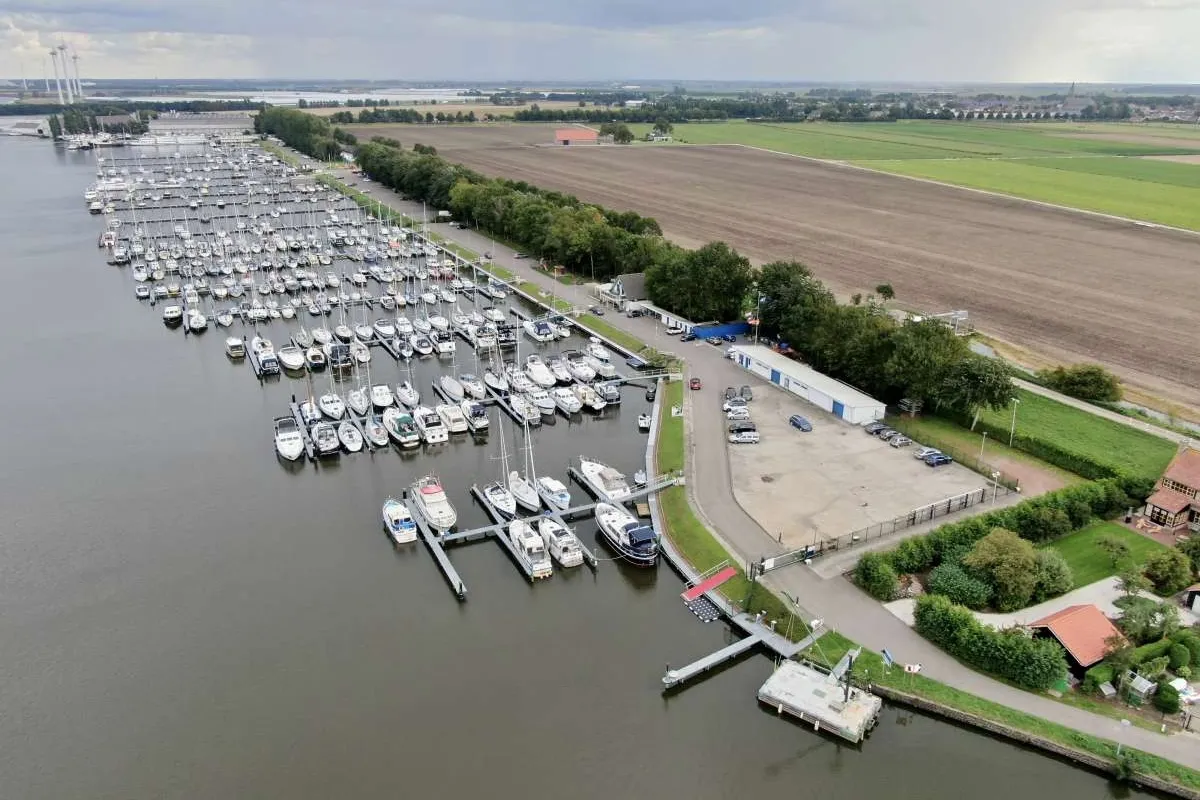 Jachthaven Waterkant, marina in Dinteloord, Netherlands