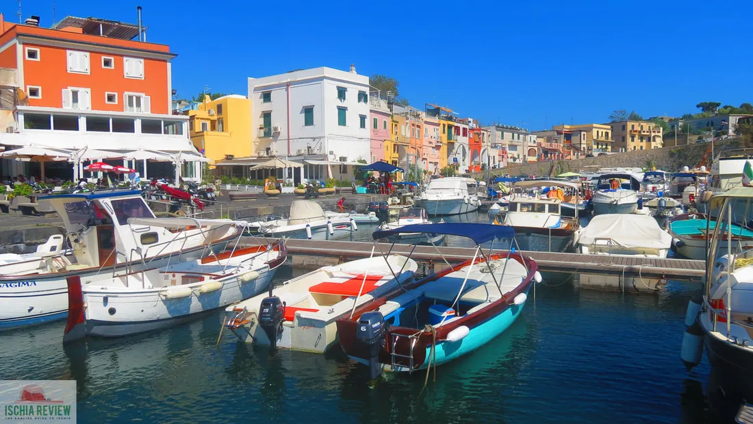 Chiaiolella Marina in Procida, Italy — photo 3