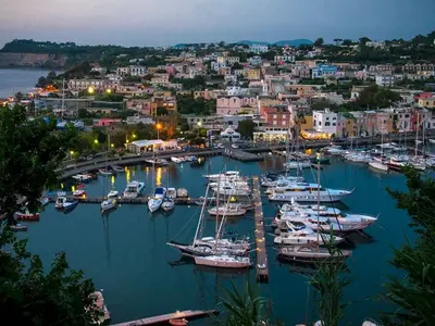 Chiaiolella Marina in Procida, Italy — photo 2