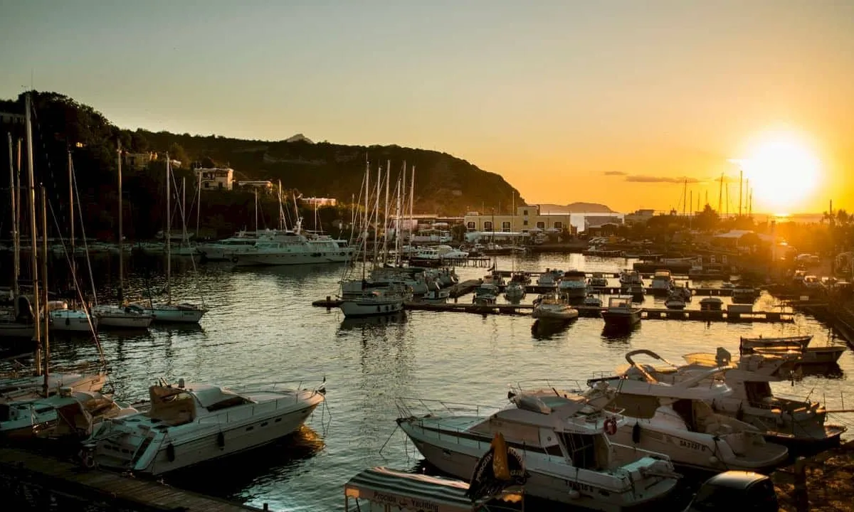 Chiaiolella Marina in Procida, Italy — photo 4