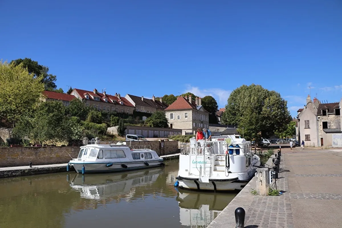 Port de Plaisance de Corbigny, marina in Corbigny, France — photo 2