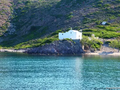 Saint Dimitrios Bay in Plaka, Greece — photo 3
