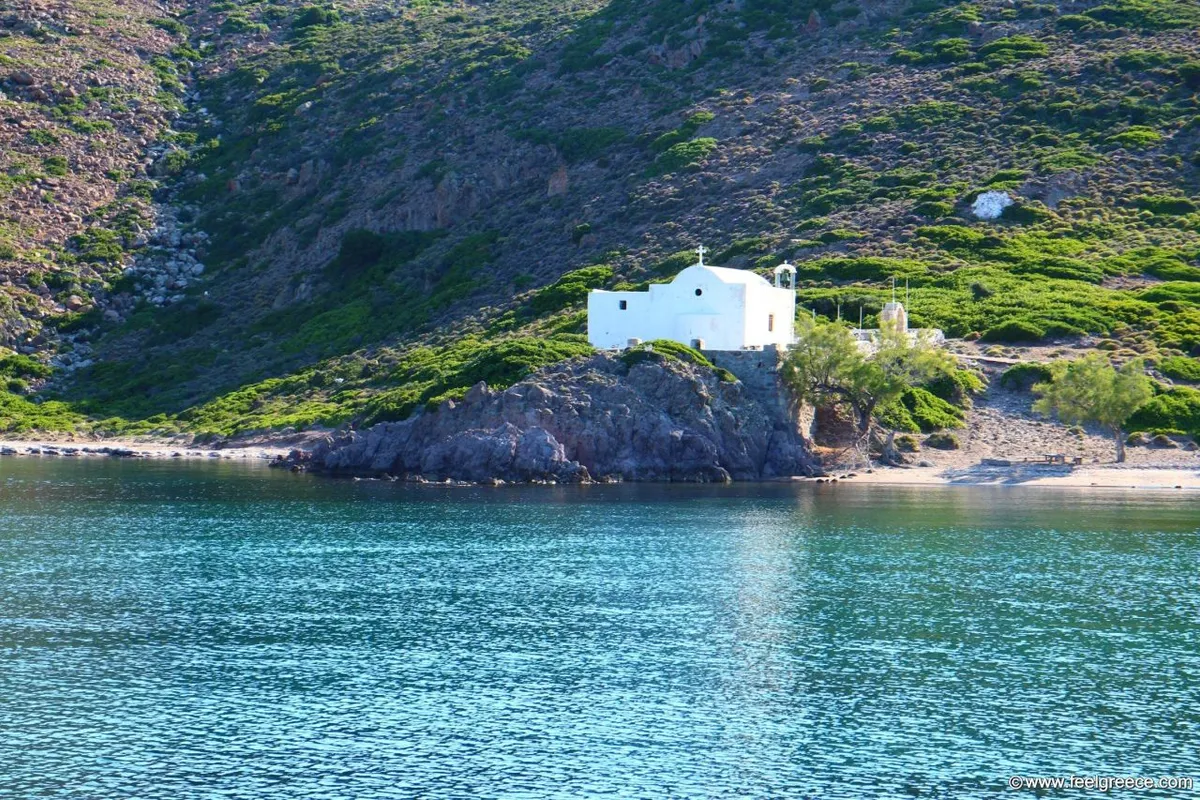 Saint Dimitrios Bay in Plaka, Greece — photo 3