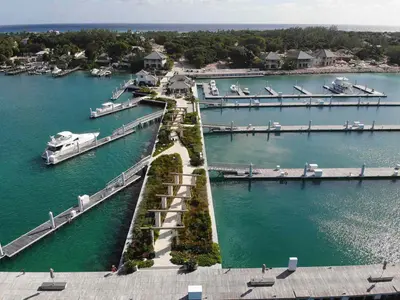 Briland Club, marina in Harbour Island, Bahamas — photo 3