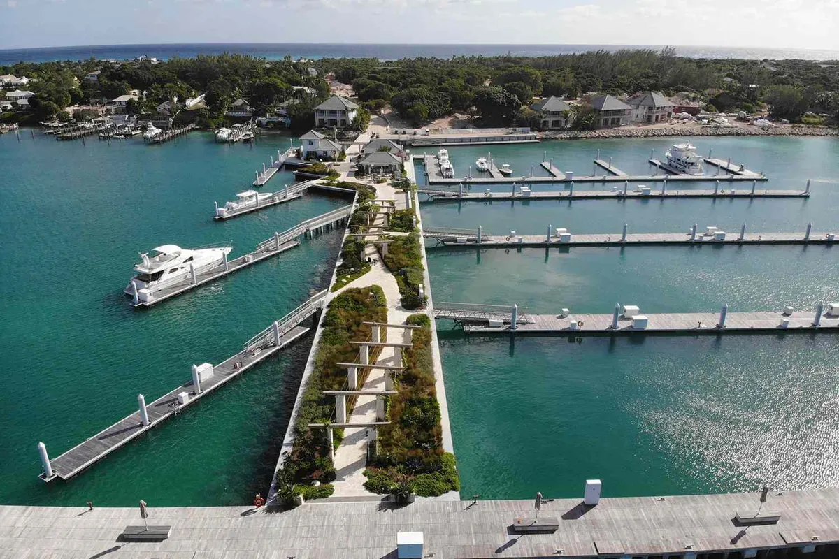 Briland Club, marina in Harbour Island, Bahamas — photo 3