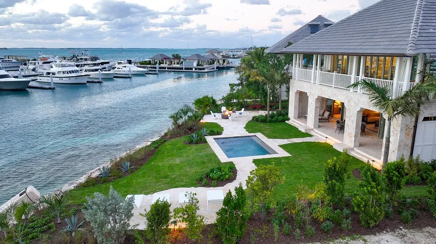 Briland Club, marina in Harbour Island, Bahamas — photo 4