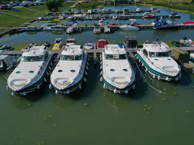 Köre Kikötő Marina