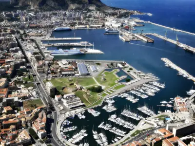 Molo Trapezoidale, marina in Palermo, Italy — photo 2