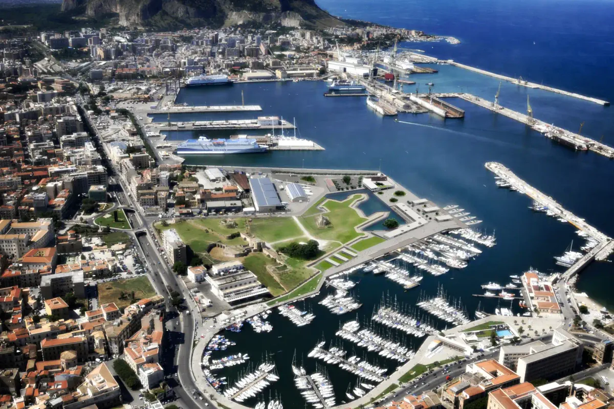 Molo Trapezoidale, marina in Palermo, Italy — photo 2