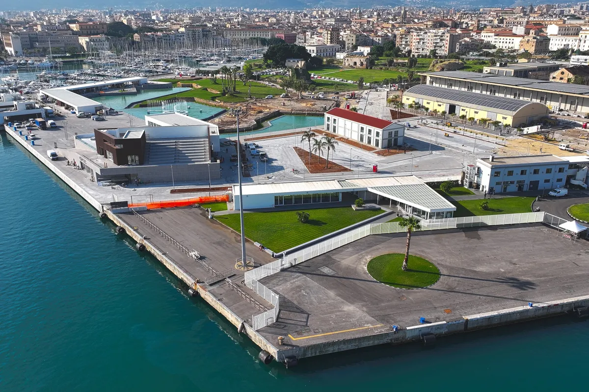 Molo Trapezoidale, marina in Palermo, Italy — photo 3