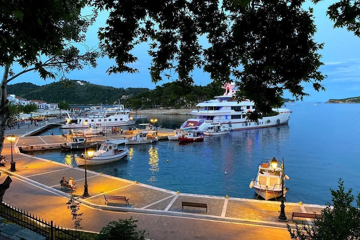 Ormos Katavathra, marina in Δήμος Σκιάθου, Greece