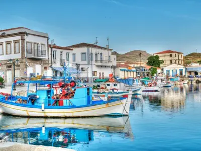 Alievtiko katafygio "Toyrkikou gialoy" Marina in Myrina, Greece — photo 4