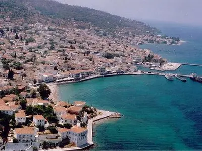 Ormos Zoyioryia, anchorage in Spetses, Greece — photo 3