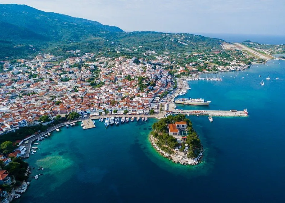 Ormos Katavathra, marina in Δήμος Σκιάθου, Greece — photo 4
