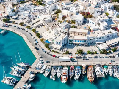 Adamantas Port, Milos