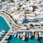 Adamantas Port, Milos