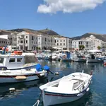 Alievtiko katafygio Ermoypolis (Karnagio) Marina