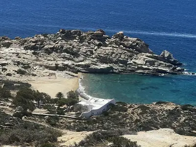 Valmas Bay in Chora, Greece — photo 4