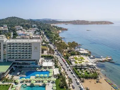 Vouliagmeni Bay in Vouliagmeni Municipal Unit, Greece — photo 3
