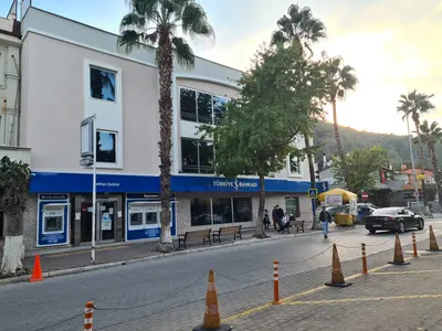 Türkiye İş Bankası - Photo 1