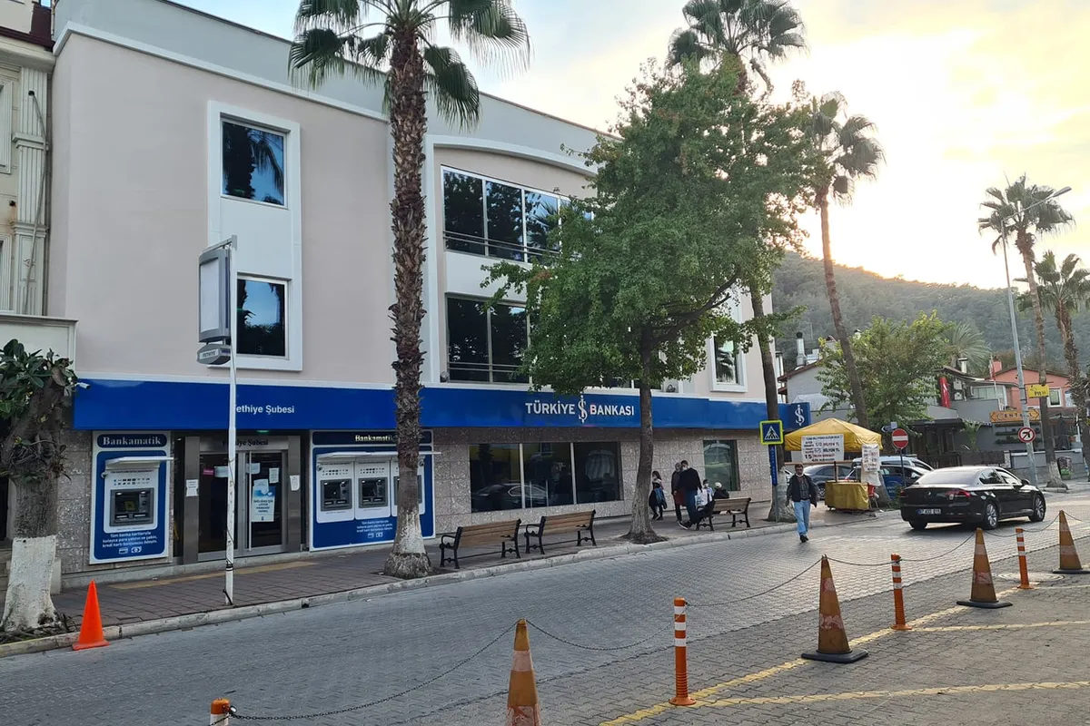 Türkiye İş Bankası - Photo 1