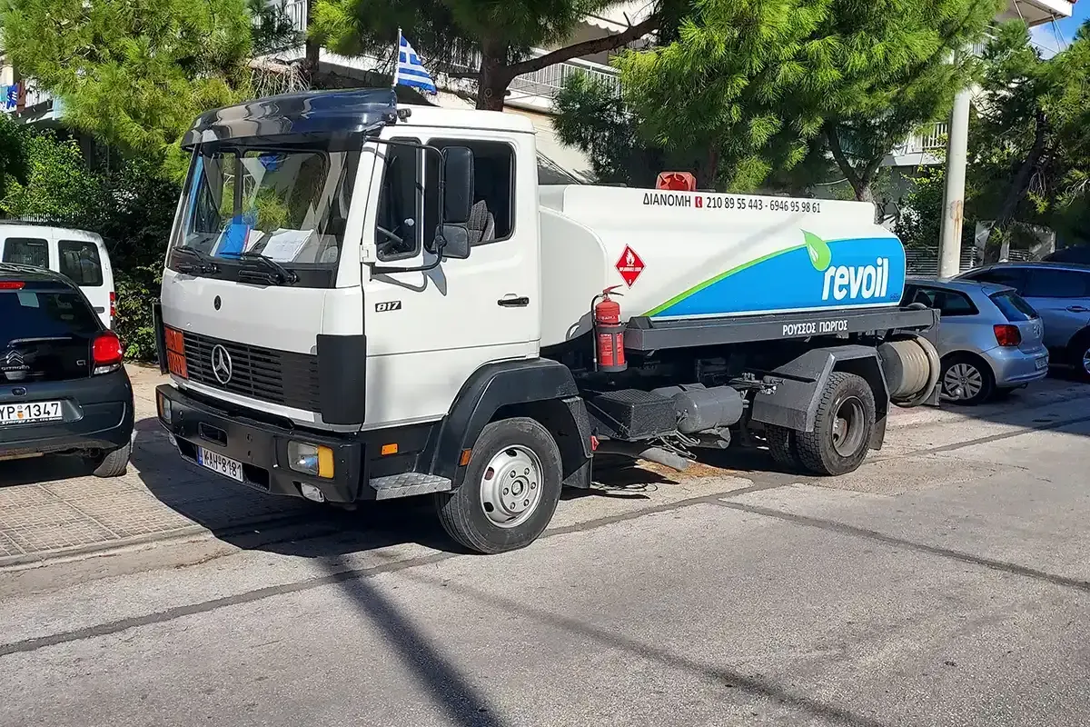 REVOIL - Photo 1