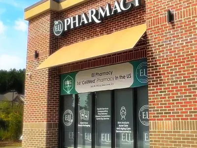 Pharmacy Store - Photo 3