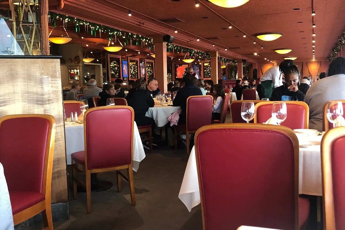 Scott's Seafood Resturant - Photo 3