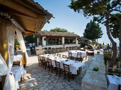 Pratigos Taverna - Photo 2