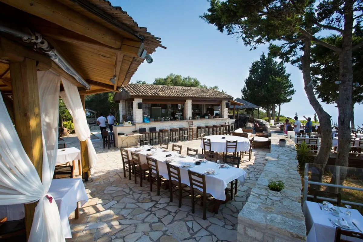 Pratigos Taverna - Photo 2