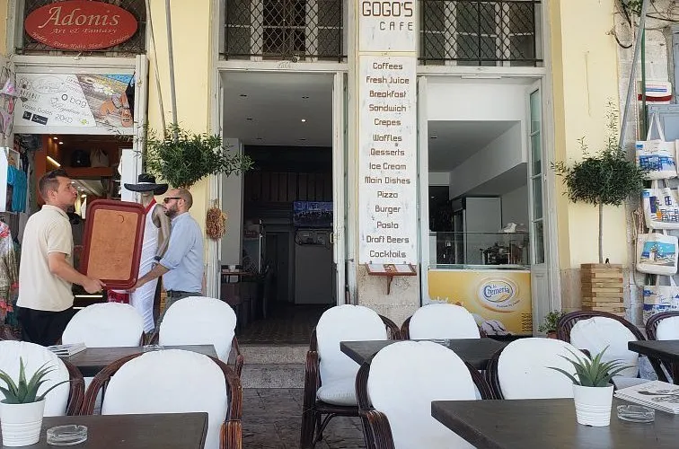 Gogo's Cafe - Photo 2