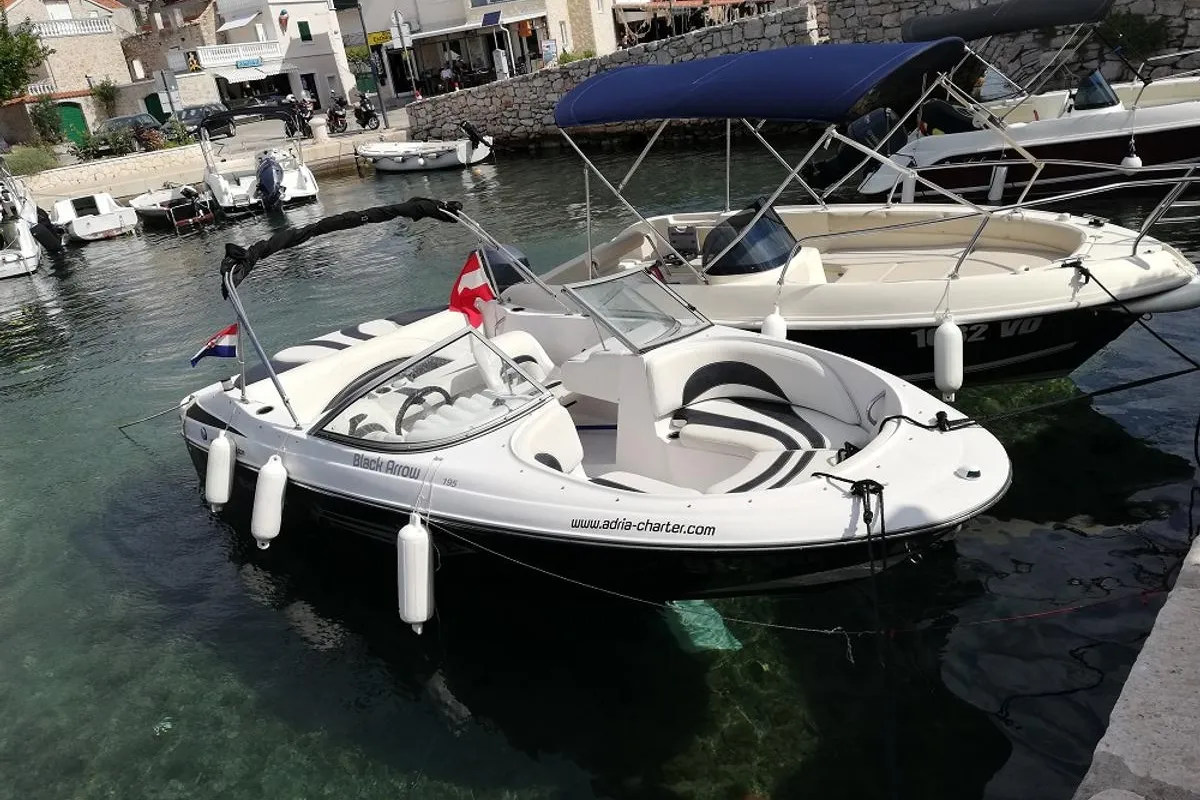 Adria Speed Boot - Charter - Photo 4