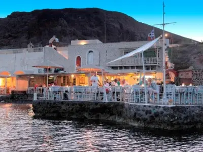 Dolphin Tavern - Photo 2