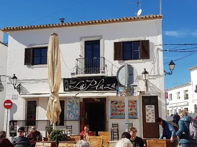 El Bar - Photo 3
