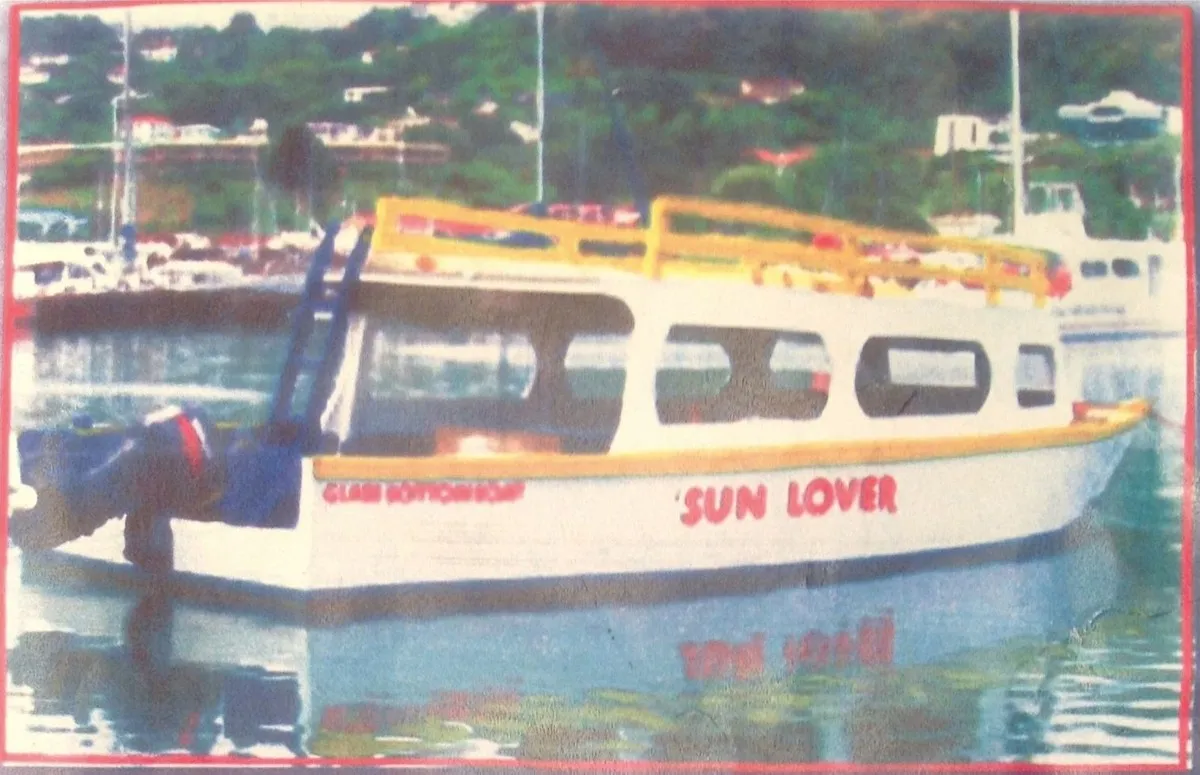 Sun Lover Glass Bottom Boat Tour - Photo 2