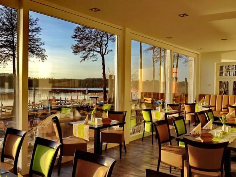 Strandhotel & Strandrestaurant Mirow - Photo 1