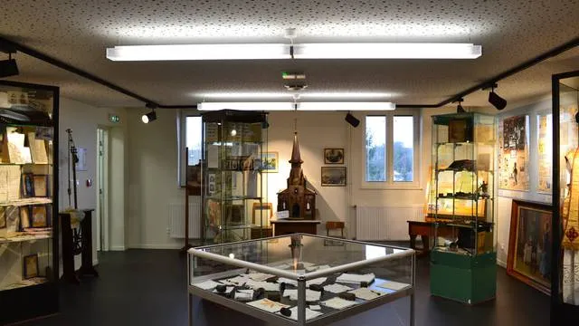 Musée de la Broderie, de la Métallurgie et du Patrimoine - Photo 1